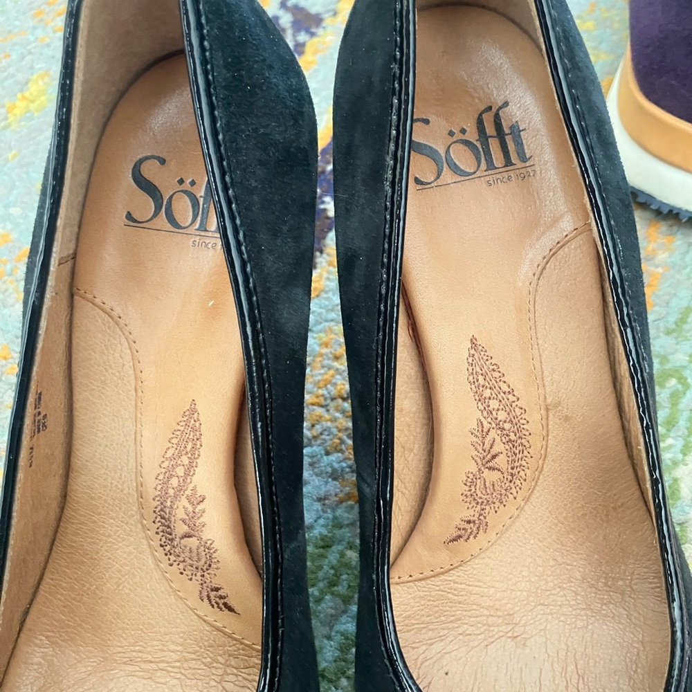 Söfft Black Suede Floral Ballet Flats - Picture 2 of 7